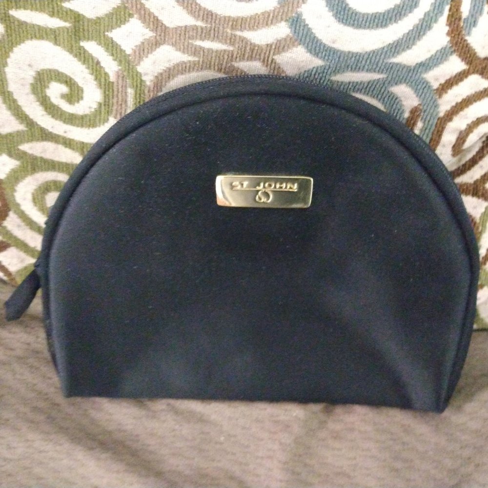 ❤️ST JOHN Designer Black Nylon w/Gold St John Logo Plaque Cosmetic Bag